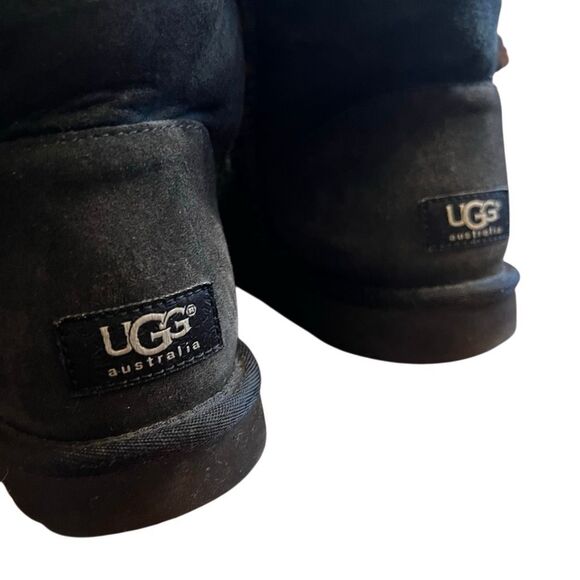 UGG WOMENS Bailey Button Short Boots Size 7 Black Sheepskin Suede Winter Warm - Picture 5 of 13